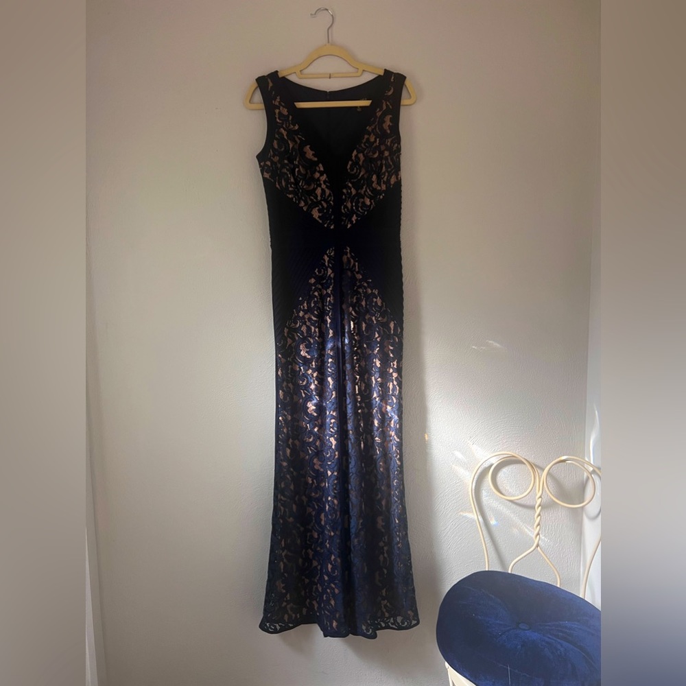 Tadashi Shoji - lace and jersey gown size 8